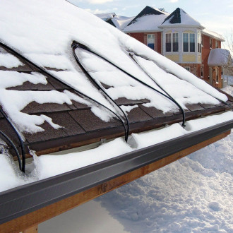 Преимущества металлической крыши зимой